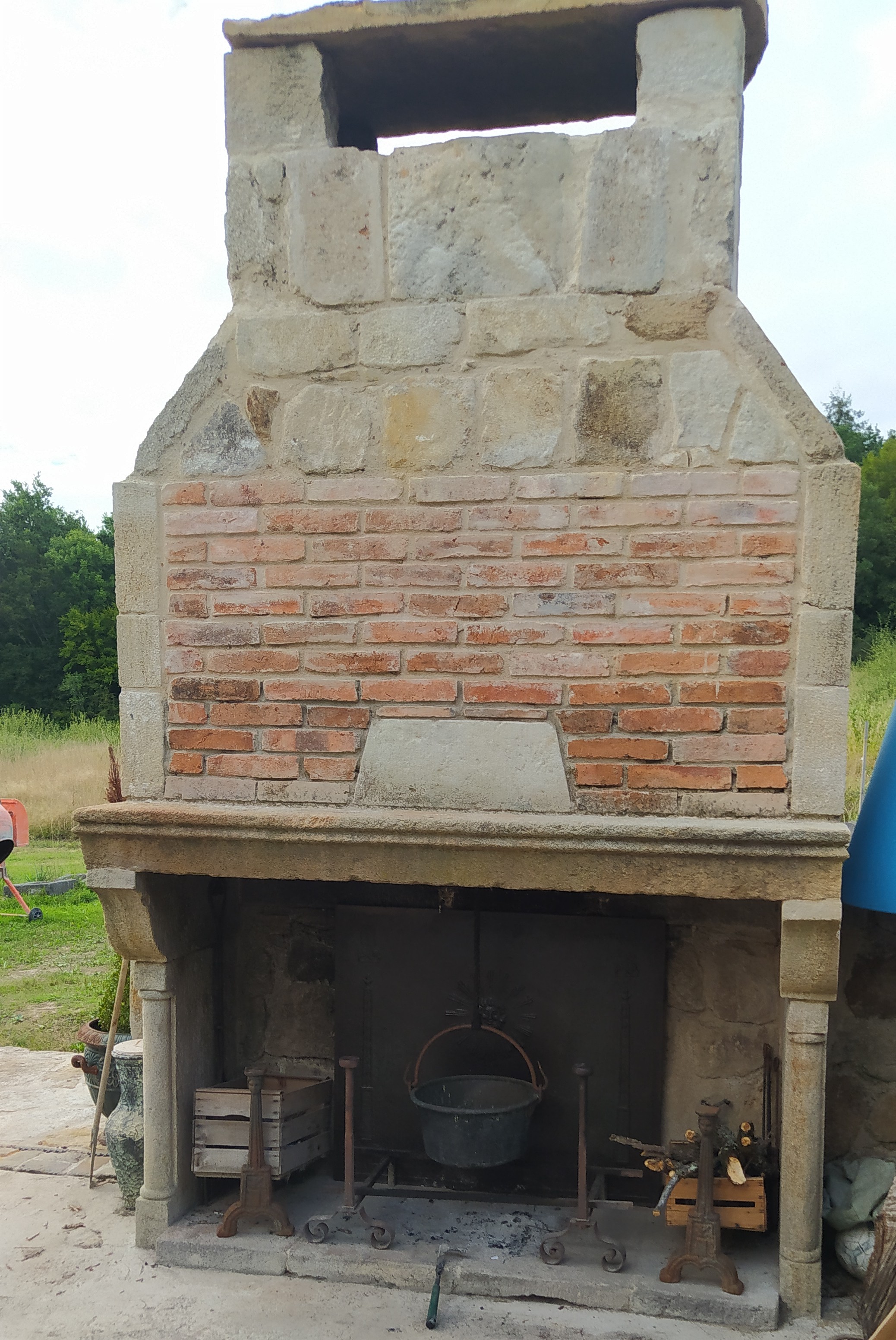 Cheminée ouverte d'époque Louis XVI.