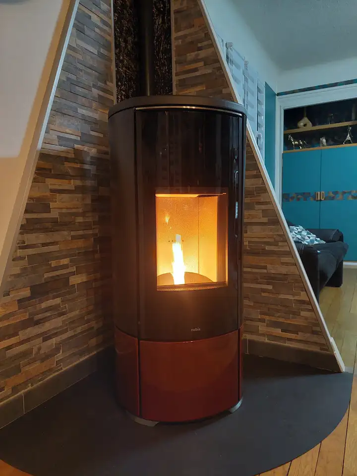 Nobis A8 round bordeaux 